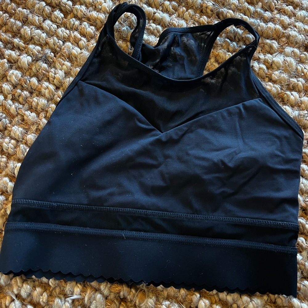 Sleek Black Sports Bra for Women